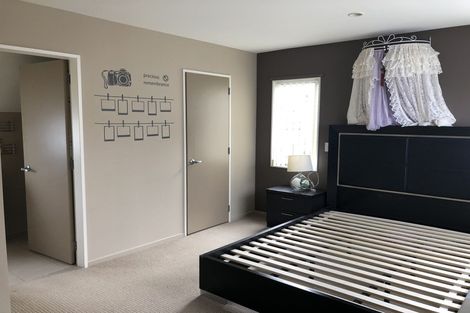 Photo of property in 14a Bracken Road, Newlands, Wellington, 6037