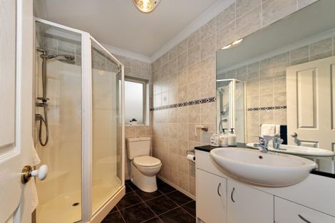 Photo of property in 83a Mt Lebanon Crescent, The Gardens, Auckland, 2105