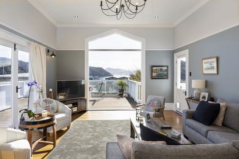 Photo of property in 5 Taranaki Street, Picton, 7220