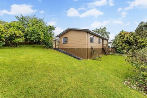 Photo of property in 2 Louise Place, West Harbour, Auckland, 0618