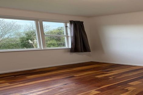 Photo of property in 147 Ruskin Road, Newlands, Wellington, 6037