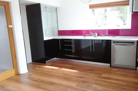 Photo of property in 15 Wallath Road, Westown, New Plymouth, 4310