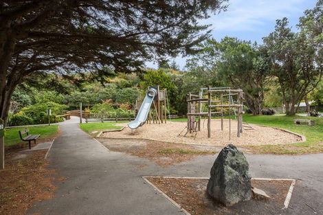 Photo of property in 5b Mclellan Street, Tawa, Wellington, 5028