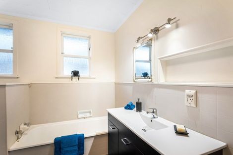 Photo of property in 2 Monterey Place, Totara Park, Upper Hutt, 5018