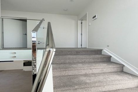 Photo of property in 10/535 Swanson Road, Ranui, Auckland, 0612