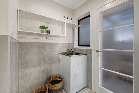 Photo of property in 25 Neal Avenue, Glenfield, Auckland, 0629