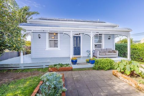 Photo of property in 2 Smith Street, Raglan, 3225
