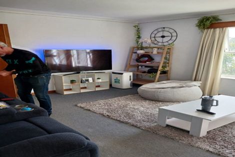 Photo of property in 552 East Coast Road, Windsor Park, Auckland, 0630