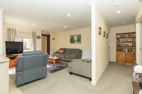 Photo of property in 69 Sovereign Isle Lane, Rototuna, Hamilton, 3210