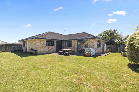 Photo of property in 41 Breaker Grove, Waiuku, 2123