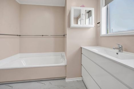 Photo of property in 35 Murdoch Street, Hawera, 4610