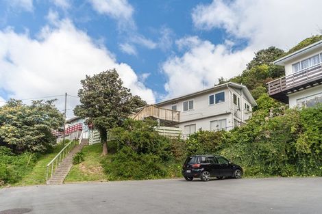Photo of property in 2/5 Wye Street, Island Bay, Wellington, 6023