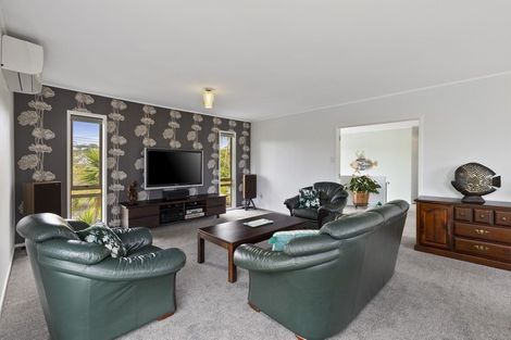 Photo of property in 1/517 Beach Road, Murrays Bay, Auckland, 0630