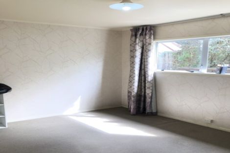 Photo of property in 2/66 Buscomb Avenue, Henderson, Auckland, 0610