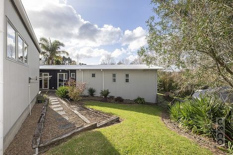 Photo of property in 8 Pineview Lane, Helensville, 0875