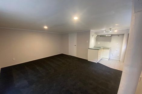 Photo of property in 14 Landow Place, Henderson, Auckland, 0612