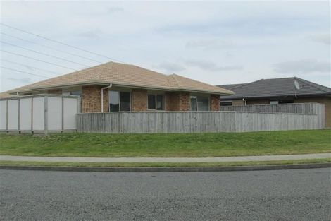 Photo of property in 16 Percy Kinsman Crescent, Riverstone Terraces, Upper Hutt, 5018
