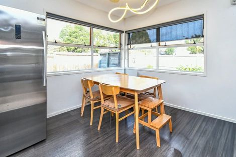 Photo of property in 22 Mirrabooka Avenue, Botany Downs, Auckland, 2010