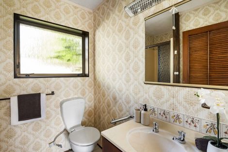 Photo of property in 4 Mosman Place, Chatswood, Auckland, 0626