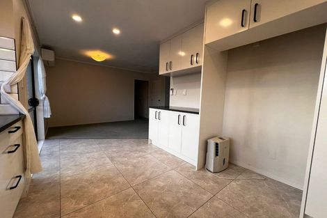 Photo of property in 3/4144 Great North Road, Glendene, Auckland, 0602