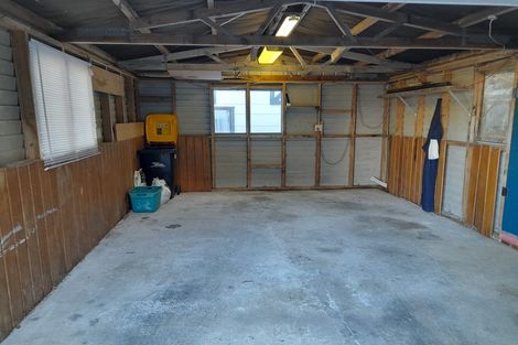 Photo of property in 62 Colchester Crescent, Newlands, Wellington, 6037