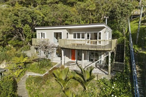 Photo of property in 40 Rona Street, Eastbourne, Lower Hutt, 5013