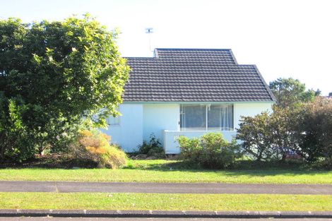 Photo of property in 38 Kingsclere Place, Goodwood Heights, Auckland, 2105