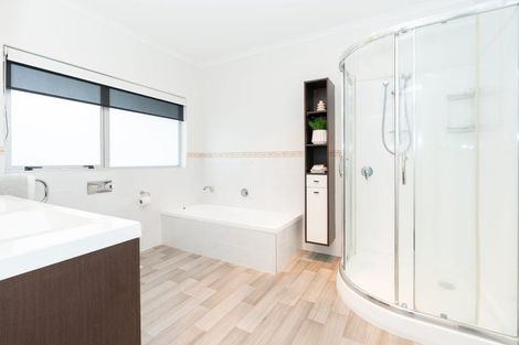 Photo of property in 2 Clements Crescent, Queenwood, Hamilton, 3210