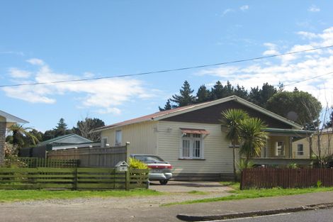 Photo of property in 4 Queens Road, Glen Avon, New Plymouth, 4312