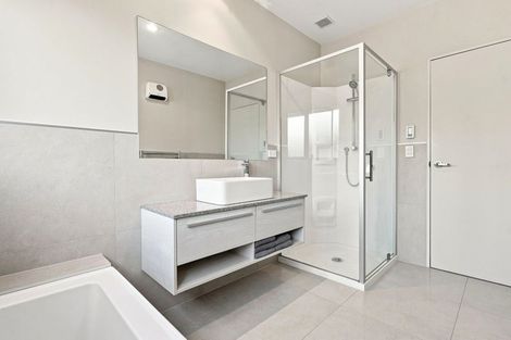 Photo of property in 13 Andalusian Way, Karaka, Papakura, 2113