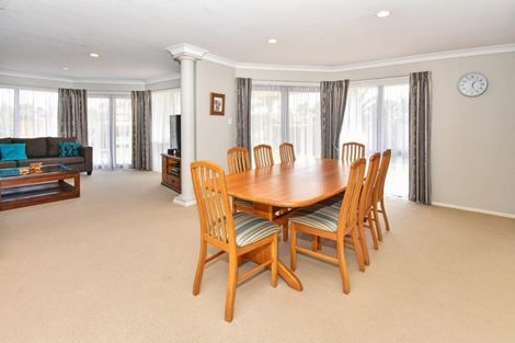 Photo of property in 14 Trossach Place, Wattle Downs, Auckland, 2103