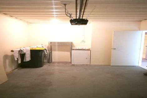 Photo of property in Krisley Court, 1/6 Ambrico Place, New Lynn, Auckland, 0600