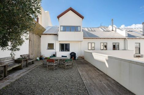 Photo of property in 1/12 Little George Street, Thorndon, Wellington, 6011