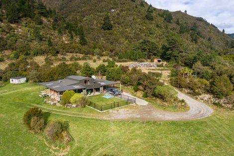 Photo of property in 944 Mangatarere Valley Road, West Taratahi, Carterton, 5791