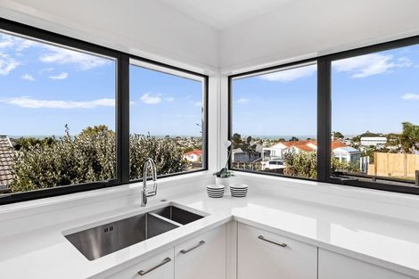 Photo of property in 39 Stanmore Bay Road, Stanmore Bay, Whangaparaoa, 0932