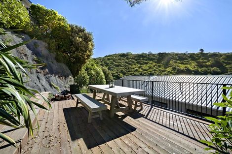 Photo of property in 117 Houghton Bay Road, Houghton Bay, Wellington, 6023