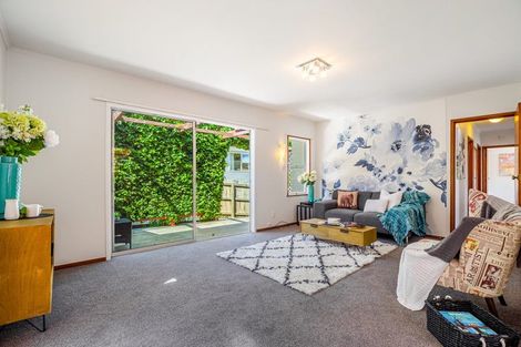 Photo of property in 57 Rimutaka Place, Titirangi, Auckland, 0604