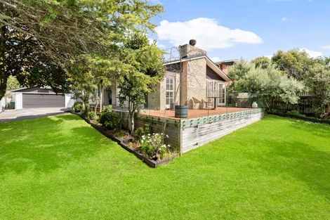 Photo of property in 2 King Richard Place, Browns Bay, Auckland, 0630