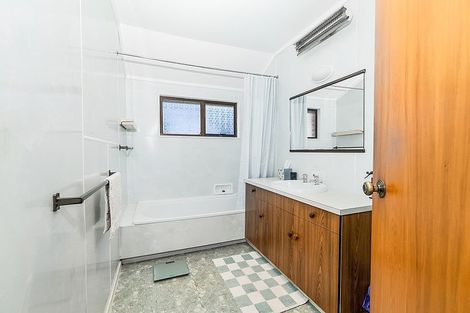 Photo of property in 24 Tiverton Crescent, Whalers Gate, New Plymouth, 4310