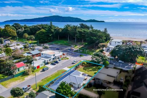 Photo of property in 1 Hemara Street, Waikanae Beach, Waikanae, 5036