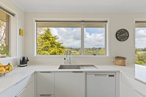 Photo of property in 17 Longview Drive, Merrilands, New Plymouth, 4312