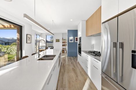 Photo of property in 12 Sapphire Spring Rise, Wanaka, 9305