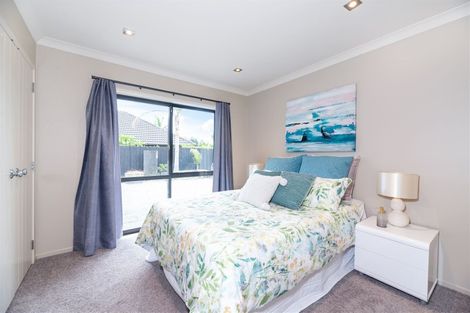 Photo of property in 61 Sapperton Drive, Henderson, Auckland, 0612