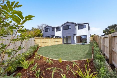 Photo of property in 12 Taupo Street, Green Bay, Auckland, 0604