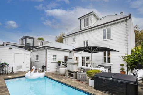 Photo of property in 26 Cranmer Square, Christchurch Central, Christchurch, 8013