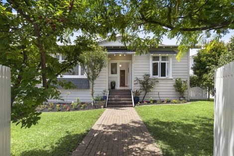 Photo of property in 13 Aramoana Avenue, Devonport, Auckland, 0624