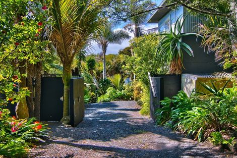 Photo of property in 5 Rayner Road, Piha, New Lynn, 0772