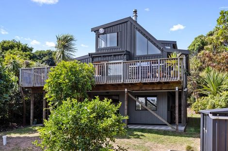 Photo of property in 4 Hillside Crescent, Leigh, 0985