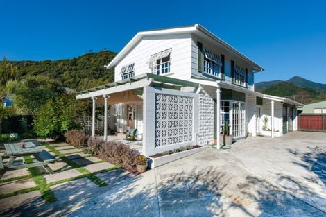 Photo of property in 42a Devon Street, Picton, 7220