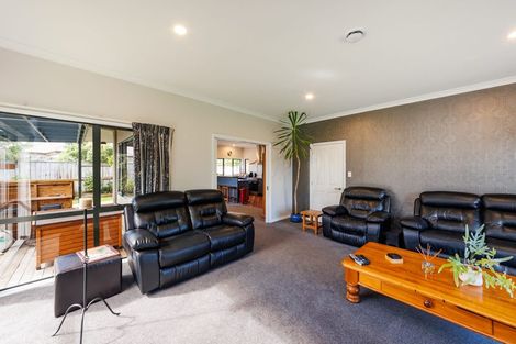 Photo of property in 15 Silkwood Place, Fitzherbert, Palmerston North, 4410